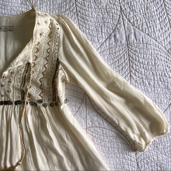 5/$35🍑Abercrombie & Fitch Cream Boho Beaded Shirt - Picture 4 of 7